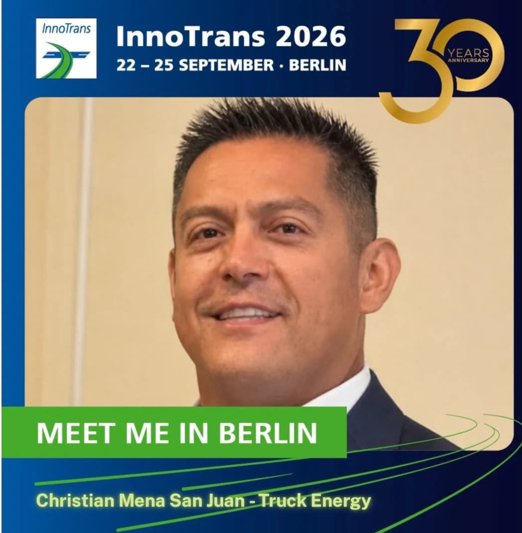 Cartão da InnoTrans 2026 com o selo dos trinta anos da feira: 22 a 25 de setembro, Berlim. Retrato de Christian Mena San Juan e, abaixo da fotografia, a faixa verde Meet me in Berlin. No rodapé, o nome dele e Truck Energy