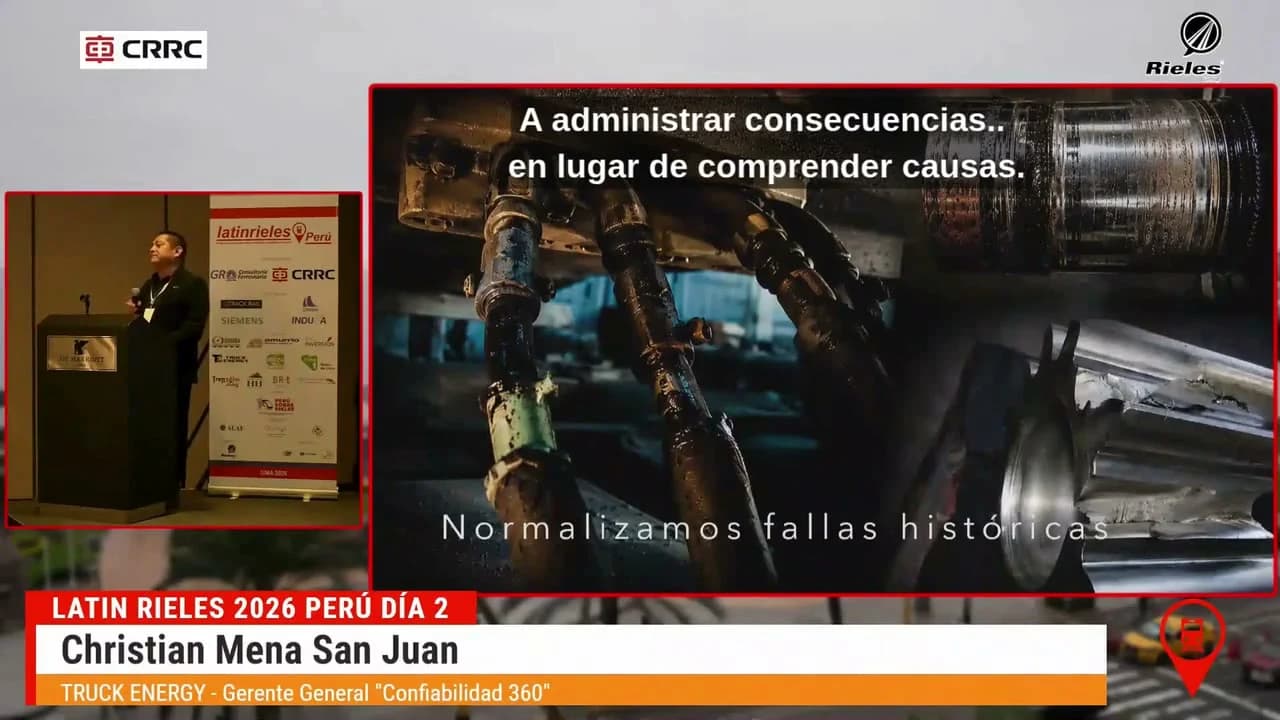 Transmisión del congreso: Christian Mena San Juan en el podio del Lima Marriott junto al pendón de Latinrieles Perú, y en pantalla una imagen de rodamientos y ejes desgastados con la frase "Normalizamos fallas históricas"